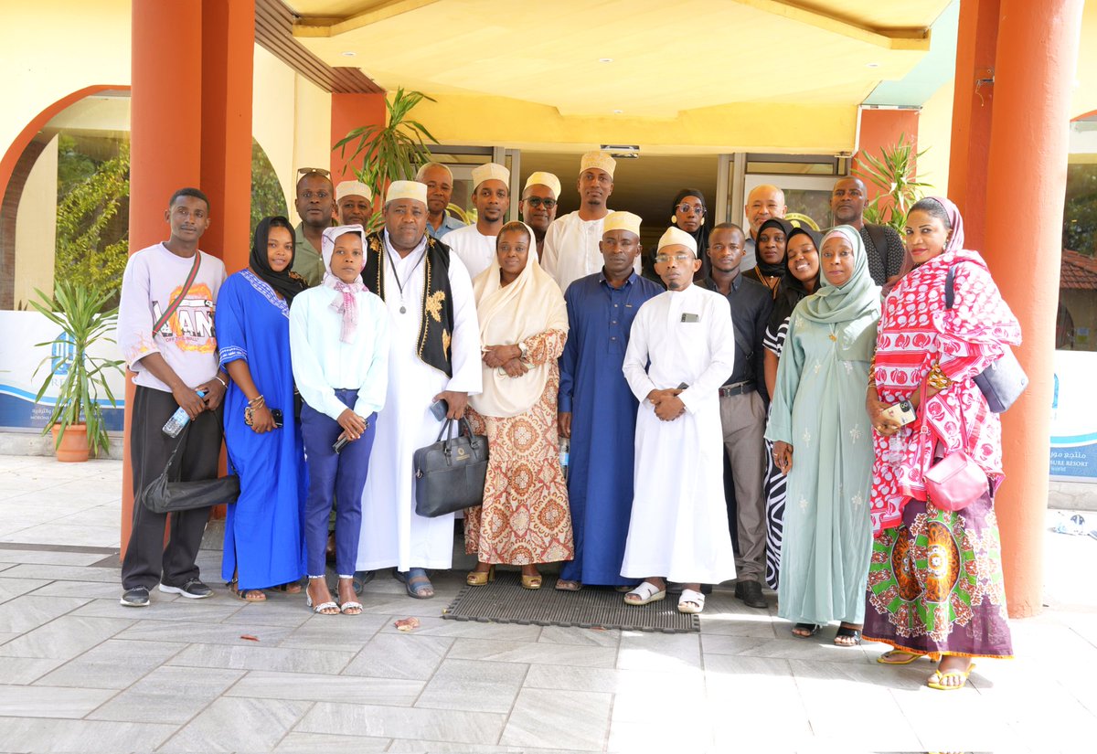 amgcomores's tweet photo. 🗞️ Les médias, partenaires essentiels de la réussite de l’#AMG.

Le Forum médias a réuni journalistes,communicants et partenaires autour d’un objectif commun: renforcer une information fiable, lutter contre la désinformation et accompagner la mise en œuvre de l’AMG

#AMG #CSU https://t.co/UxSYKLYLqw