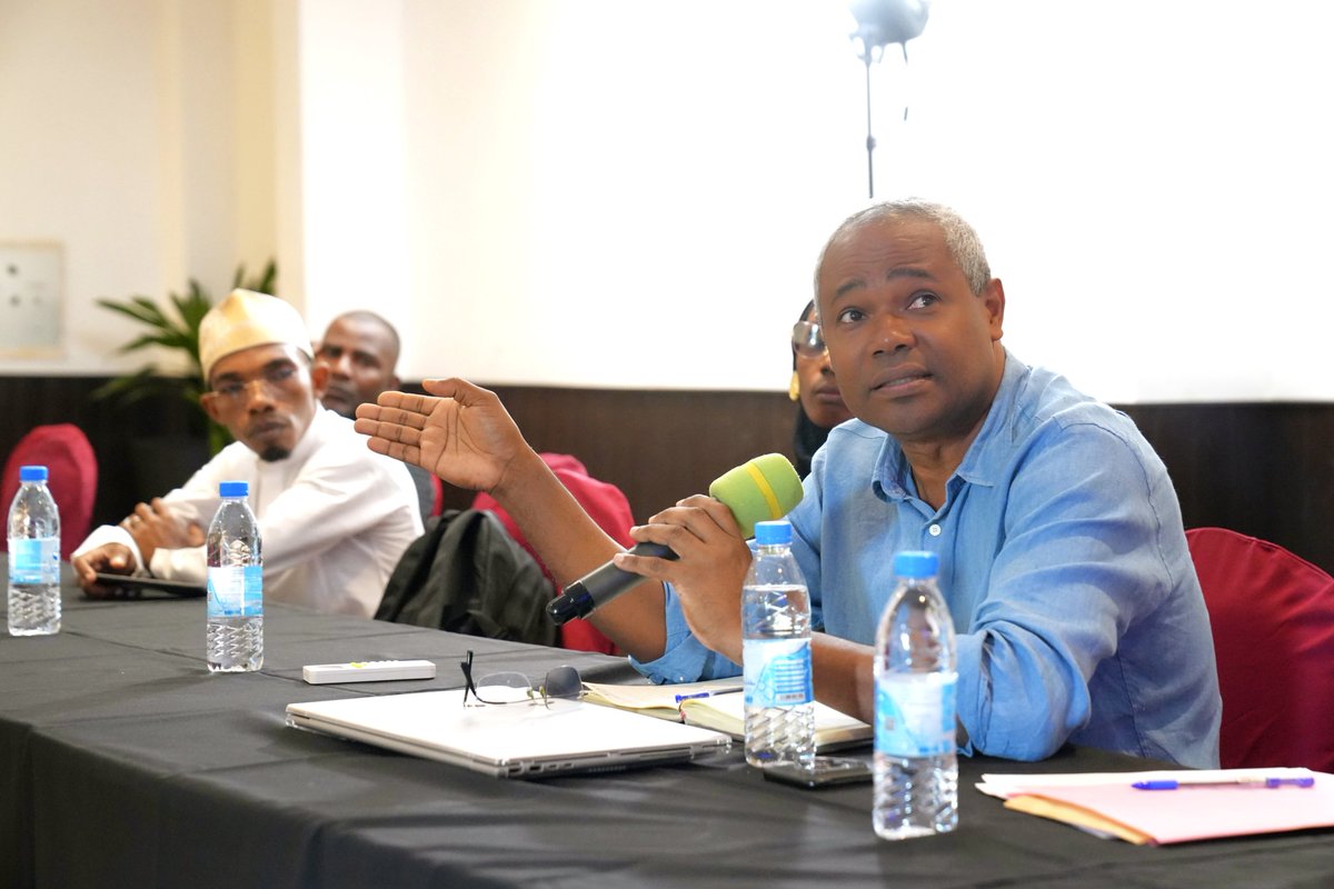 amgcomores's tweet photo. 🗞️ Les médias, partenaires essentiels de la réussite de l’#AMG.

Le Forum médias a réuni journalistes,communicants et partenaires autour d’un objectif commun: renforcer une information fiable, lutter contre la désinformation et accompagner la mise en œuvre de l’AMG

#AMG #CSU https://t.co/UxSYKLYLqw