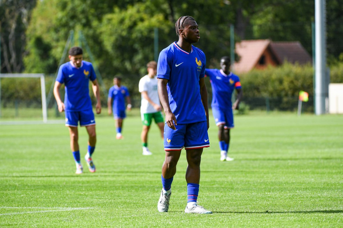 edf_news_'s tweet photo. L'avenir d'Enzo #Molebe devrait s'écrire loin de l'Olympique Lyonnais. ❌🇫🇷
Après son prêt au #MHSC la saison dernière, l'attaquant français ne devrait pas réintégrer l'effectif lyonnais. Un départ vers un autre club se précise, écartant ainsi l'hypothèse d'un retour au MHSC. https://t.co/o7oZTc7VHt