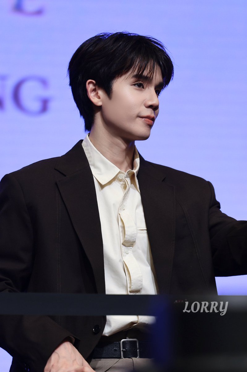 bmclorry's tweet photo. so handsome😭

 MAGIC DREAMSCAPE JIMMYSEA

 #JimmySeaDreamScapeInHKD1 https://t.co/Epwt2dcpYM