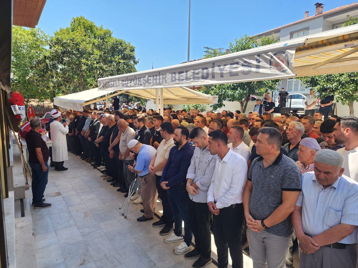 tavasmakam's tweet photo. Kaymakamımız Sayın İsmail DEMİR, Kıbrıs Gazimiz Osman YILDIZTEPE'nin cenaze merasimine katıldı. Merhum gazimiz, askerî törenle Tavas İlçe Kabristanlığında son yolculuğuna uğurlandı. Merhuma Allah'tan rahmet, ailesine başsağlığı diliyoruz. https://t.co/tgyuyzH2o1