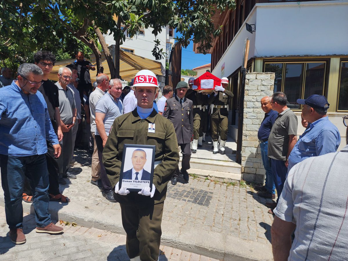tavasmakam's tweet photo. Kaymakamımız Sayın İsmail DEMİR, Kıbrıs Gazimiz Osman YILDIZTEPE'nin cenaze merasimine katıldı. Merhum gazimiz, askerî törenle Tavas İlçe Kabristanlığında son yolculuğuna uğurlandı. Merhuma Allah'tan rahmet, ailesine başsağlığı diliyoruz. https://t.co/tgyuyzH2o1