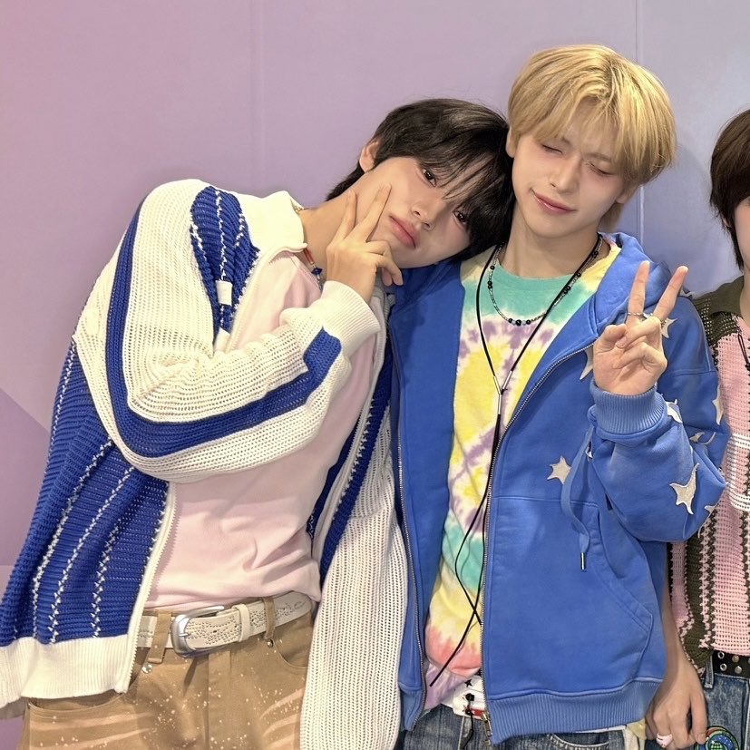 jinyunyan_'s tweet photo. せんくんに懐いてるジンウィくんのファン🫳🏻⭐️💕 https://t.co/ngUsDWFqHp