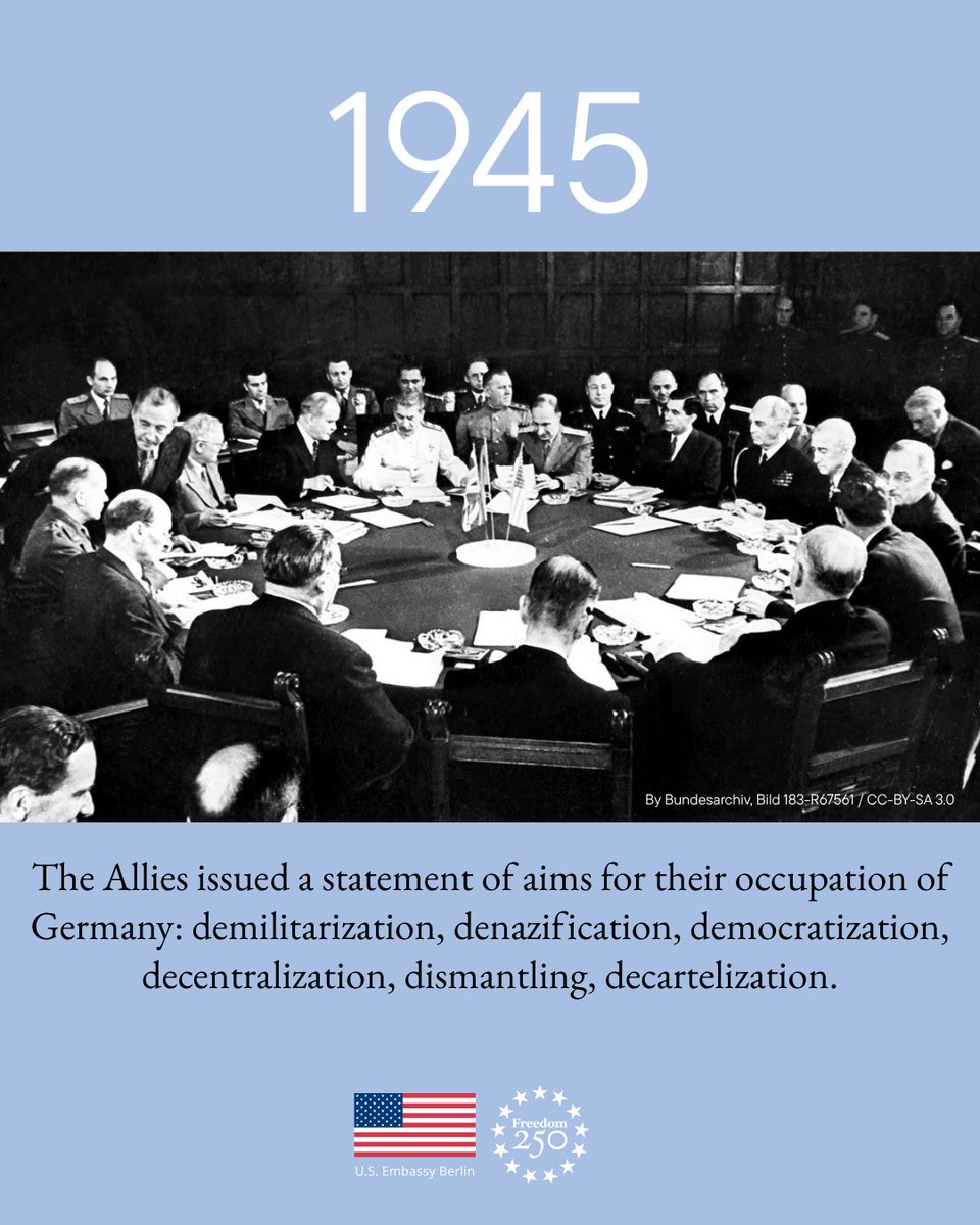 usbotschaft's tweet photo. Vor 81 Jahren begann heute die Potsdamer Konferenz: ein historisches Treffen, das Deutschland, wie wir es heute kennen, entscheidend mitgeprägt hat.

Vom 17. Juli bis zum 2. August 1945 kamen die Staats- und Regierungschefs der Vereinigten Staaten, des Vereinigten Königreichs und der Sowjetunion in Potsdam zusammen, um die Nachkriegsordnung und die Zukunft Deutschlands nach dem Zweiten Weltkrieg zu gestalten.

Die Konferenz legte den Grundstein für den Wandel Deutschlands. Zu ihren wichtigsten Beschlüssen gehörten die Aufteilung Deutschlands in Besatzungszonen sowie die Denazifizierung, Demilitarisierung, Demokratisierung und Dezentralisierung sowohl der Wirtschaft als auch der politischen Herrschaft. Darüber hinaus wurden Vereinbarungen über die Nachkriegsgrenzen in Europa getroffen.

Die Vereinigten Staaten spielten in diesem entscheidenden Kapitel der deutschen Geschichte eine zentrale Rolle: vom Wiederaufbau und der Demokratisierung Deutschlands nach dem Krieg bis hin zur engen Partnerschaft zwischen unseren beiden Ländern heute. 

Die 1945 geschaffenen Grundlagen ebneten den Weg für ein demokratisches Deutschland und die enge deutsch-amerikanische Freundschaft, die unsere Beziehungen bis heute prägt.

#Freedom250 #PotsdamerKonferenz #AmericanExcellence