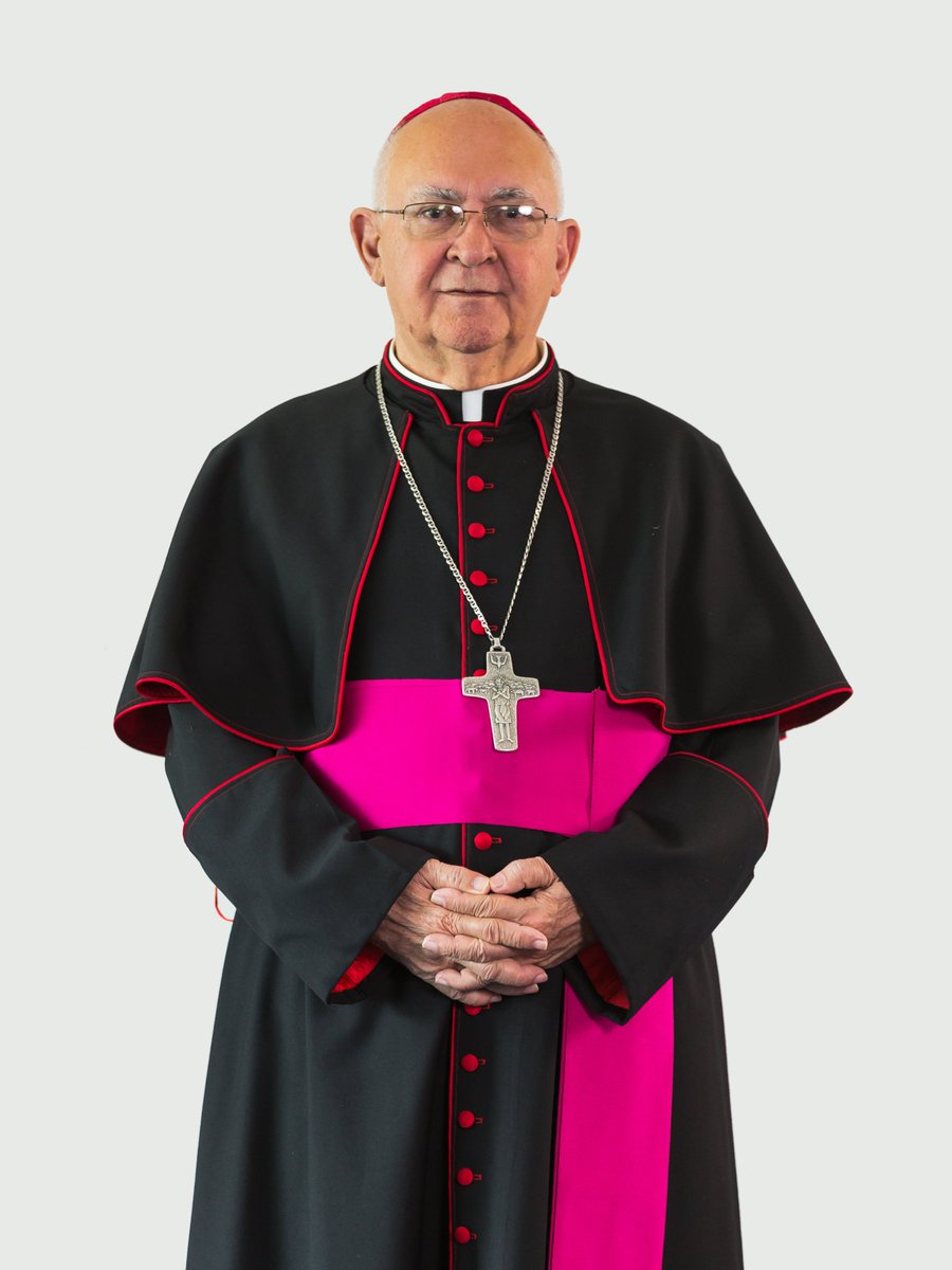 JoseMonegro's tweet photo. Ha muerto monseñor Antonio Camilo, obispo emérito de La Vega. No hay lágrima que contenga el dolor que produce su muerte. He vuelto a quedar huérfano pues Camilo se constituyó en mi padre de amor y siempre estuvo atento a mi. Padre Camilo siempre estarás en mi corazón. https://t.co/guvWPna6cz