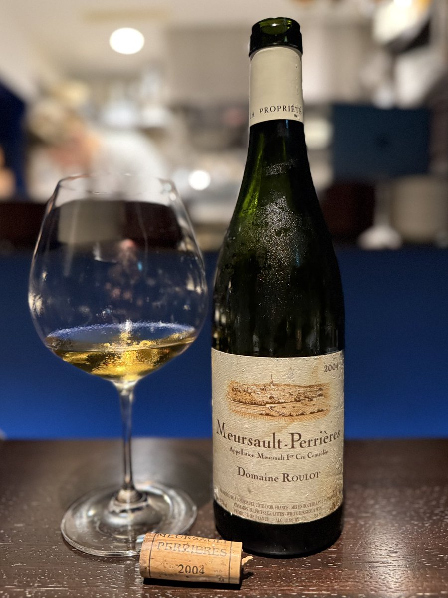 tora_wine's tweet photo. ルーロ04ペリエール。
ルーロって全然経験なかったからありがたき経験。他のヴィンテージも割と一貫して果実は早摘みで抽出も弱く樽含め修飾的な香りが控えめ。かなり禁欲的な作り。 https://t.co/GwHJh55ScR