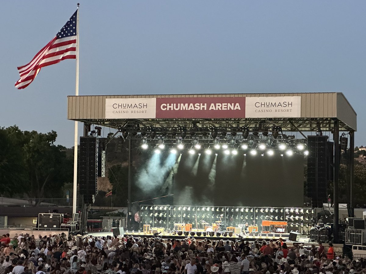 TraceyRay1982's tweet photo. We saw an amazing concert, an American icon at the Mid State Fair in Paso Robles, CA. @ChrisStapleton  @midstatefair https://t.co/9ecBPGyhj6