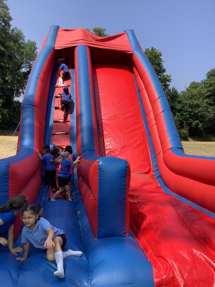 AbbeyPrimary's tweet photo. #y1 have had lots of fun eating ice cream and playing on the bouncy caste on their last day of the summer term. https://t.co/QtoEAR0d9g