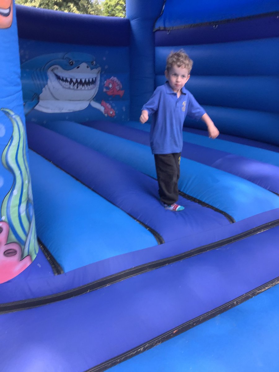 AbbeyPrimary's tweet photo. #y1 have had lots of fun eating ice cream and playing on the bouncy caste on their last day of the summer term. https://t.co/QtoEAR0d9g
