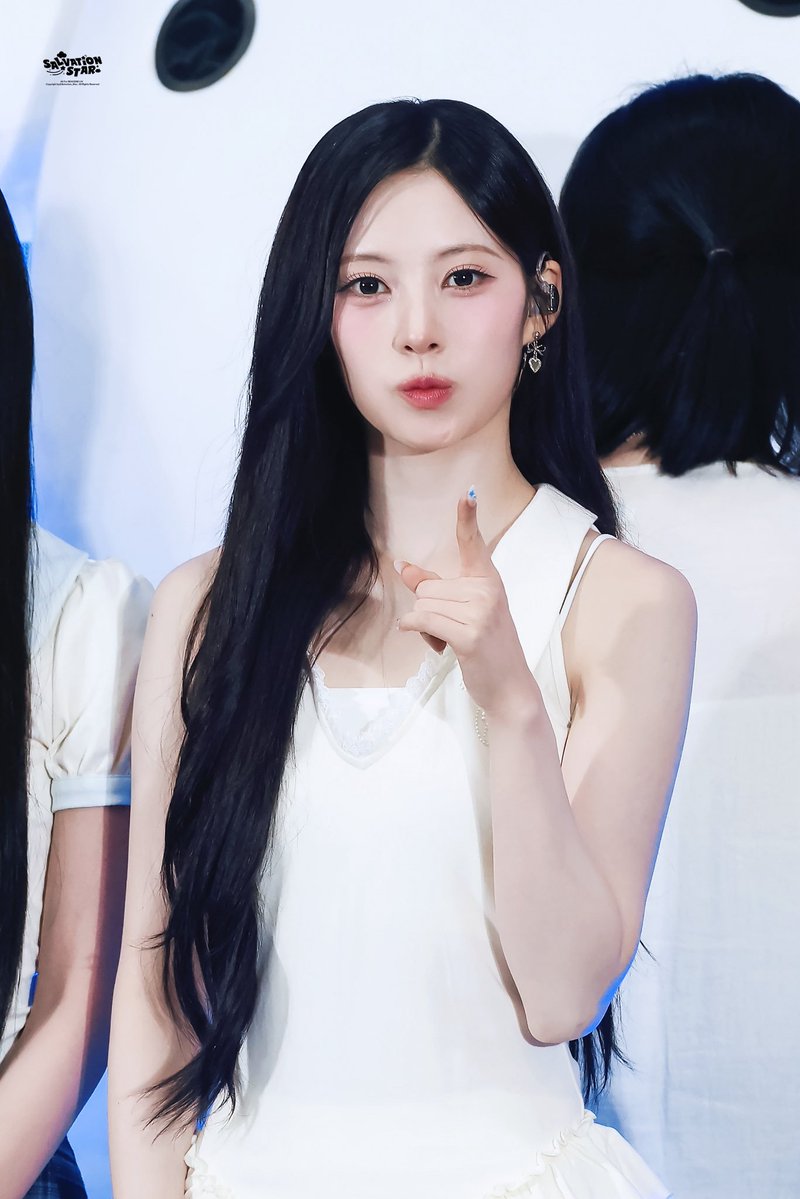 minamiscent's tweet photo. liv really has that actress vibe https://t.co/6HjSMFK4An