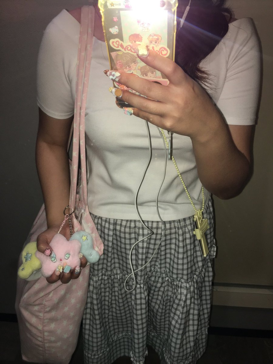 kirawinku's tweet photo. ootd💕💕🐭 https://t.co/k2MjIiGJUW