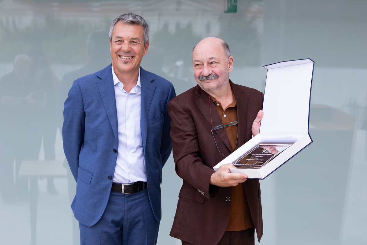 FES_Sociologia's tweet photo. En el Bizkaia Aretoa celebramos el nombramiento de los nuevos Socios de Honor de la FES, coordinado por Màrius Domínguez.
Nuestra admiración a dos referentes clave: 
👏 Marian Ispizua Uribarri 
👏 José Beltrán Llavador
#FES2026 #Sociología https://t.co/yrZzEMHGAI