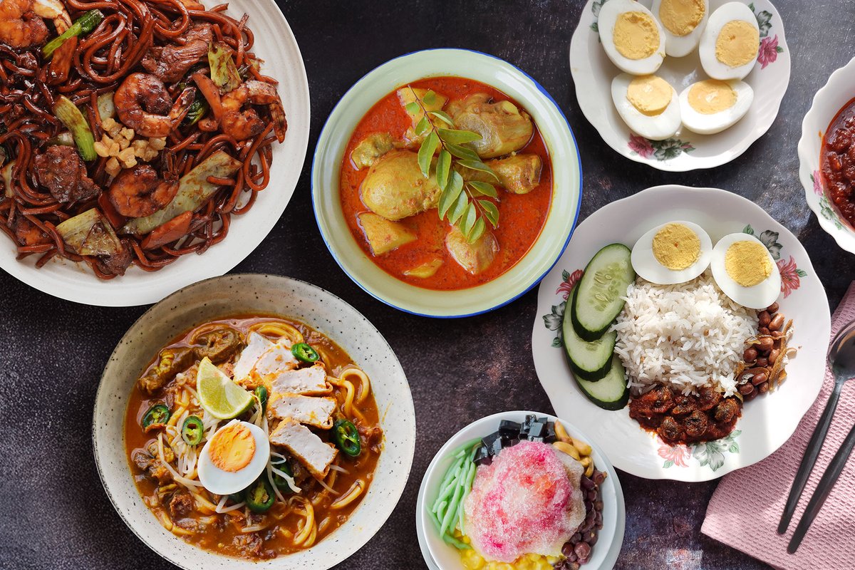 asrulmm's tweet photo. Itulah. Bila negara tak dikenali, takdak siapa nak datang. Bila ramai dah kenal, semua pakat nak datang. Yang pelancong tu okay lagi, di alu alukan, minus few yang berak kencing merata lah.

Masalahnya ia juga menggamit segala pelarian perang, pendatang tanpa izin, kultus teknologi hinggalah mereka yang ada kontroversi di peringkat global.

Dan bila depa datang, semua pakat nak buat Malaysia macam negara bapak depa punya.

Kerajaan perlu seimbangkan kemasukan orang luar ini. Kadang kadang perlu mega strict macam Korea Selatan atau Singapore. Jangan bagi muka sangat.

Itulah. Orang takkan datang kalau Malaysia tak cantik, tak makmur, tak aman.

Tapi bila dah datang, tolong jangan cari pasal dengan orang tempatan. Khalas.