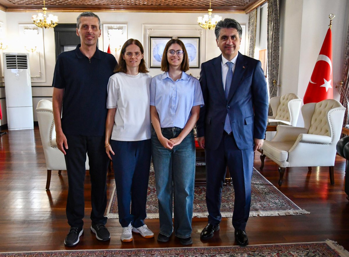 boluilmem's tweet photo. 🇹🇷 Valimiz Sayın Abdulaziz Aydın, LGS 2026 Türkiye Birincilerini Kabul Etti

📚 Valimiz Sayın Abdulaziz Aydın, İl Milli Eğitim Müdürü Cemal Turan ile birlikte, Liselere Geçiş Sistemi (LGS) 2026 kapsamında tüm soruları doğru yanıtlayarak 500 tam puan alan öğrencileri kabul etti. https://t.co/kHqvTqiQYR