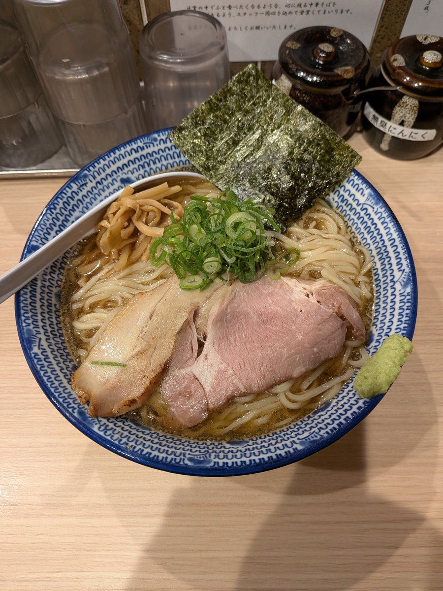 takamorider's tweet photo. あまりの暑さに急遽冷やしにチェンジ。さっぱりした。

中華そば千波
冷やし焼きあご中華そば大盛 https://t.co/nTLIdzjP6S