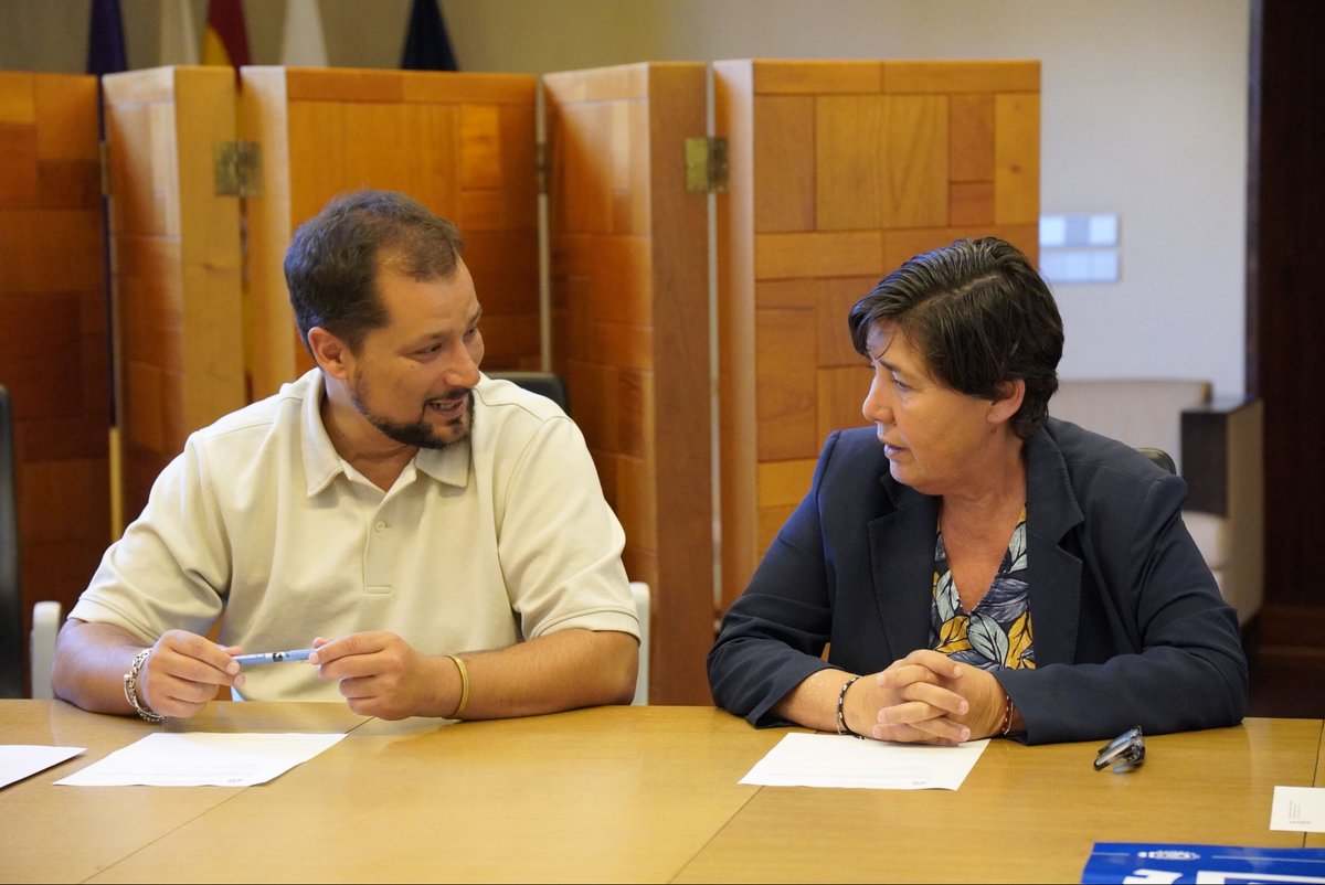 aytolalaguna_es's tweet photo. 🤝 Reforzamos la preparación, coordinación operativa y la capacidad de respuesta ante posibles emergencias de la mano del Cabildo de Tenerife.

Mantenemos una reunión para actualizar y homogeneizar criterios en nuestro Plan de Emergencias Municipal.

🔗 https://t.co/Q6OkOjnKz6 https://t.co/WMxkrZpveV