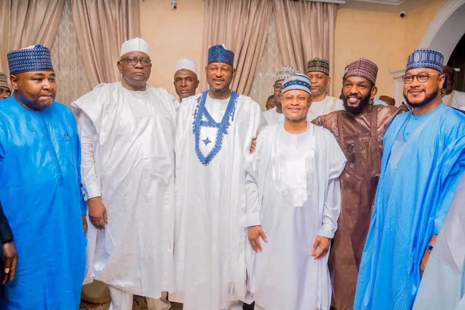 CmrdUsmanDMS's tweet photo. Governor Radda Graces Wedding Fatiha of Ex-SSG’ Daughter 

Katsina State Governor, Malam @dikko_radda , on Friday graced the wedding Fatiha of Hajiya Muntazat Muhammad Inuwa, daughter of former Secretary to the Katsina State Government, Dr. Mustapha Muhammad Inuwa. https://t.co/buXX4fyzAY