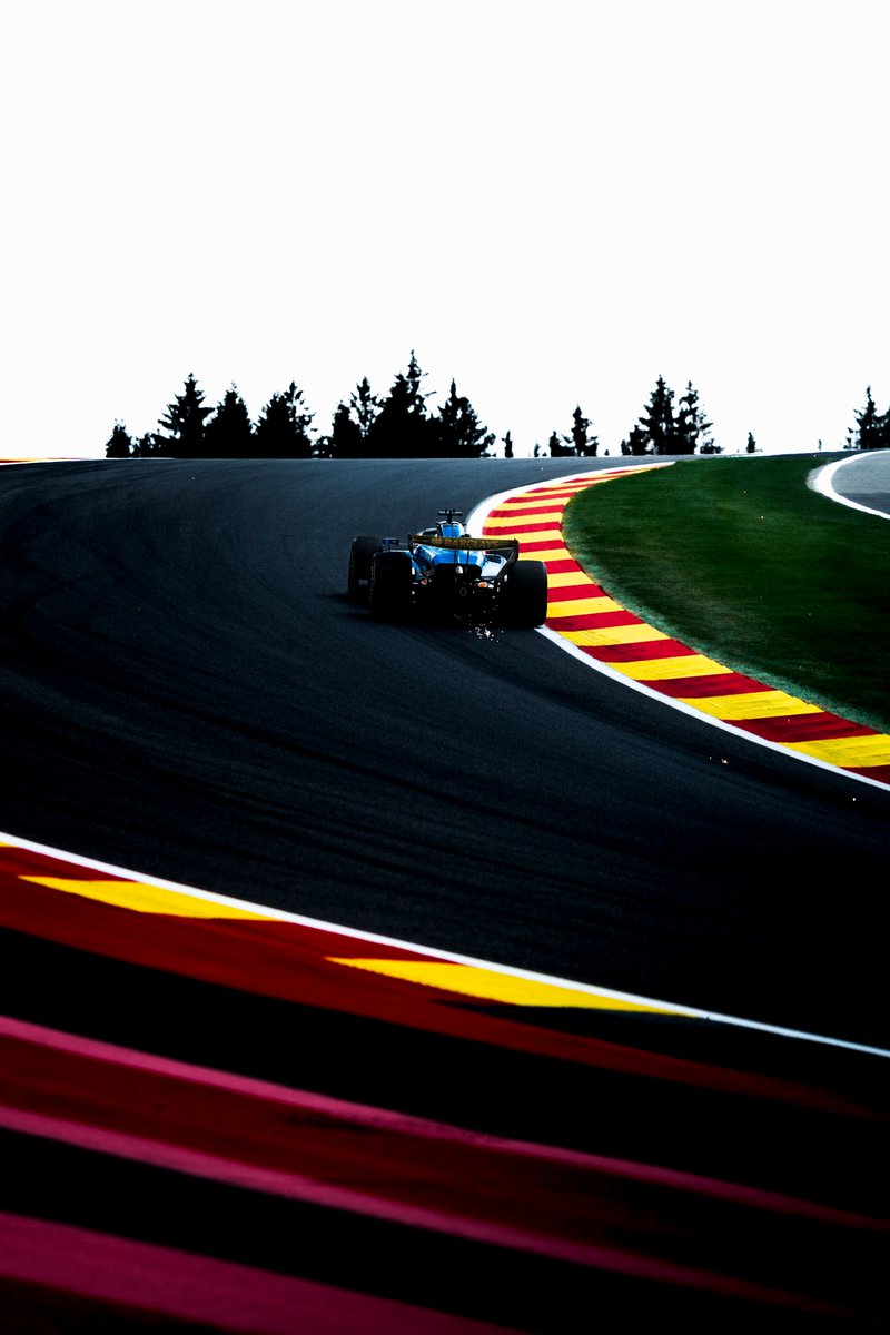 WilliamsRacing's tweet photo. Taking in the views with the first session complete 😍🇧🇪 https://t.co/dOtAtINd91
