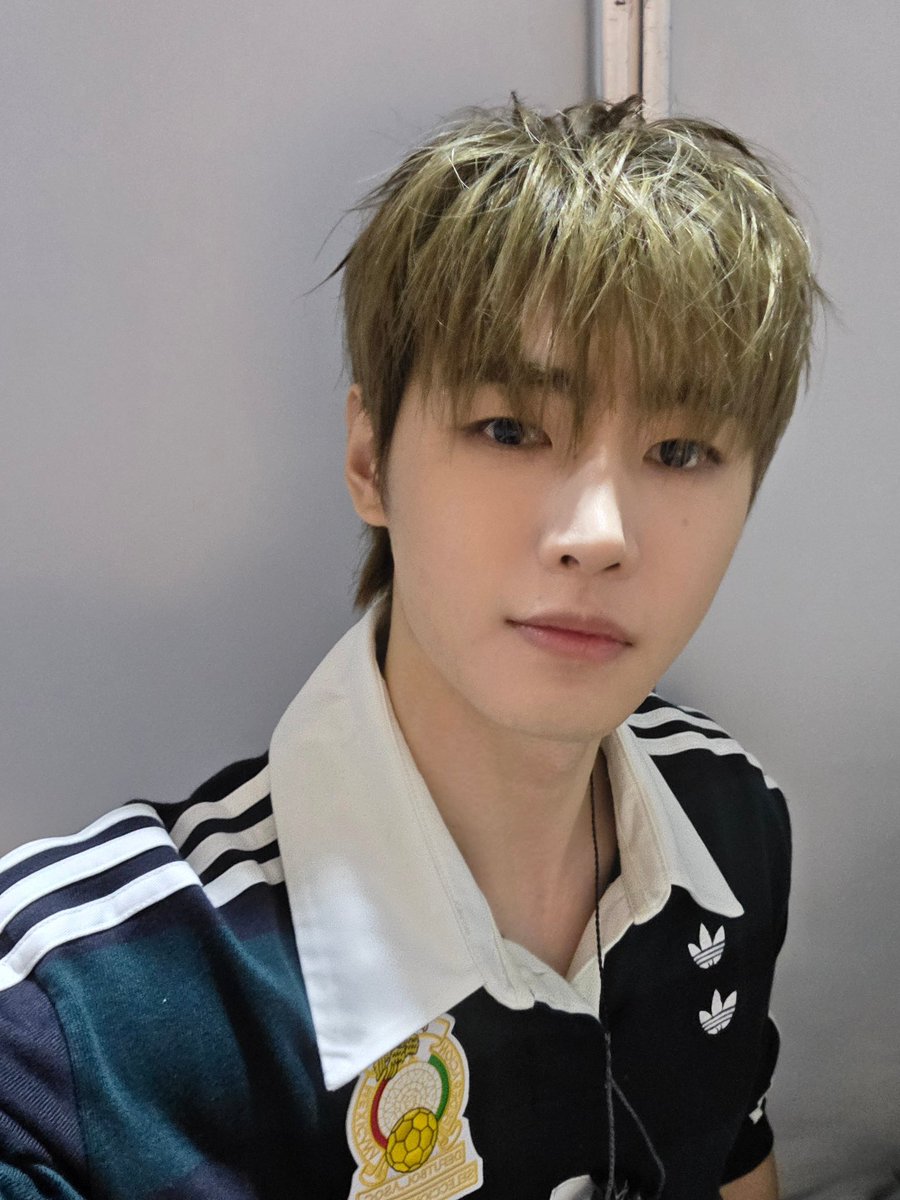812ish's tweet photo. And i would always remember that i loooove you so much my kakak <333 https://t.co/RDqqvPXeXR