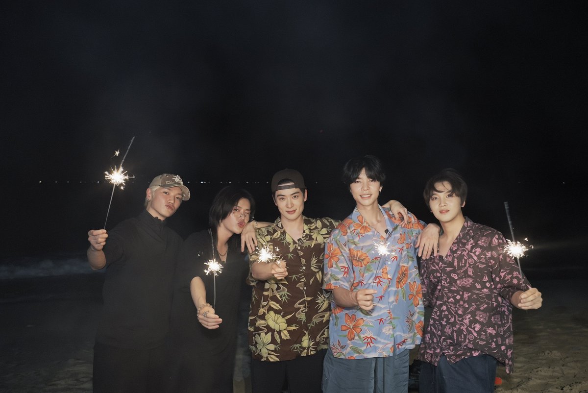 NCTsmtown_127's tweet photo. 🏝️우리chill🌺

EVERYTHING, ALL AT ONCE, NEO
https://t.co/MQXT0hSFYG 

#NCT127 #127inBali
#NCT_10TH_ANNIVERSARY https://t.co/vq6ybflddN
