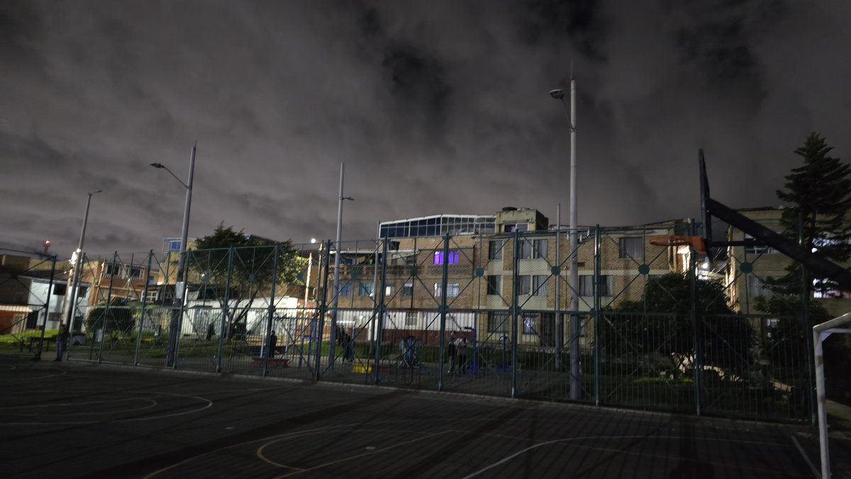 roasebastiann's tweet photo. 🚨|El parque La Nueva Esperanza (El Cortijo) en #Usme lleva casi dos semanas sin alumbrado público. Esta situación afecta a las juventudes y pone en riesgo la seguridad de toda la comunidad. Hacemos un llamado urgente a @UsmeAlcaldia y al @IDRD para que den una pronta solución. https://t.co/O6y16rs5ve