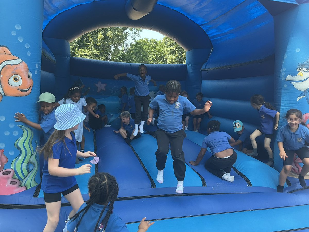 AbbeyPrimary's tweet photo. Lots of last day fun today in #y2 #lovetheabbey https://t.co/nkJ9FloylR