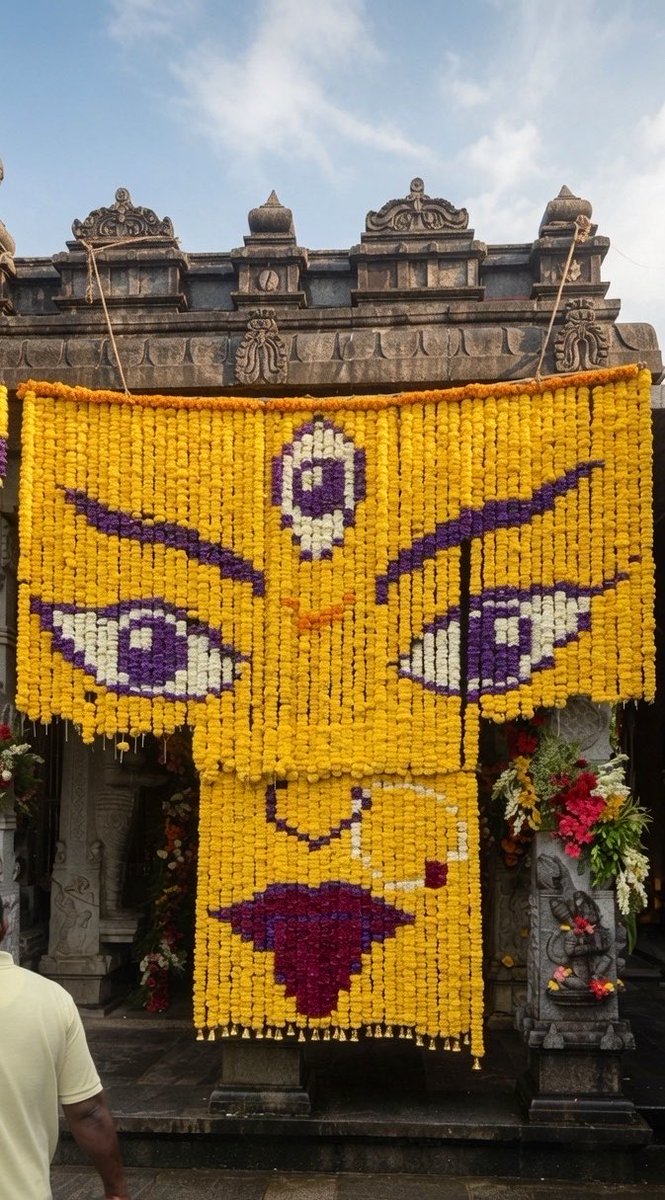 Himalaytrekker's tweet photo. Ambalpady Shree Mahakali Devi Mukham today's stunningly beautiful artistic decoration with colourful flower Haaras at Ambalpady Devi Mahakali Devasthanam in Udupi 🪷

3rd day of Gupta Navaratri today

ಮಹಾಕಾಳಿ ಅಮ್ಮ ನಮ್ಮನ್ನು ಕಾಪಾಡಿ 🙏

#Ambalpady #Udupi https://t.co/Aa7RI3dL70