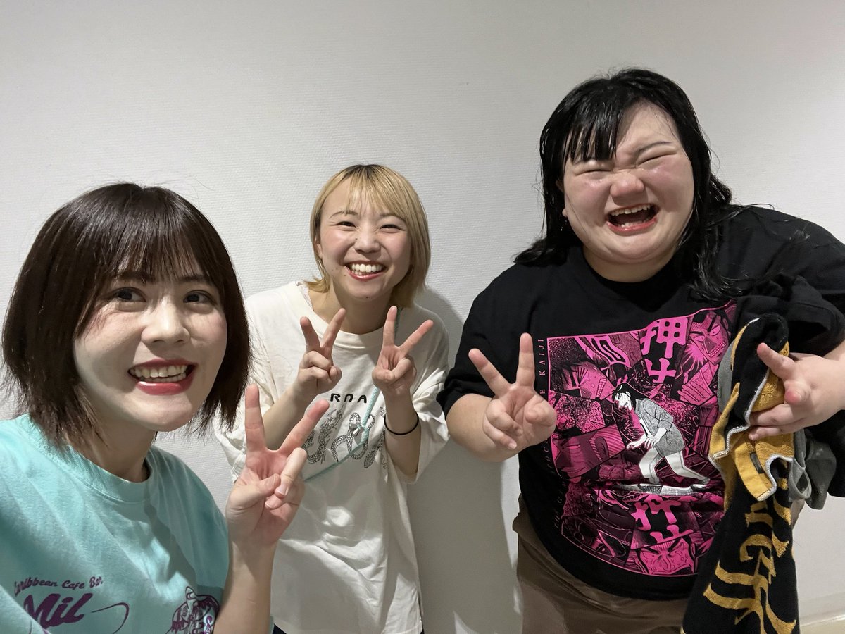hada3mika's tweet photo. キングオブコント１部
Jブロック一緒だった
オダウエダ植田さん♡
とても優しい方でした
とても嬉しかったです https://t.co/4pBrrMAVjg