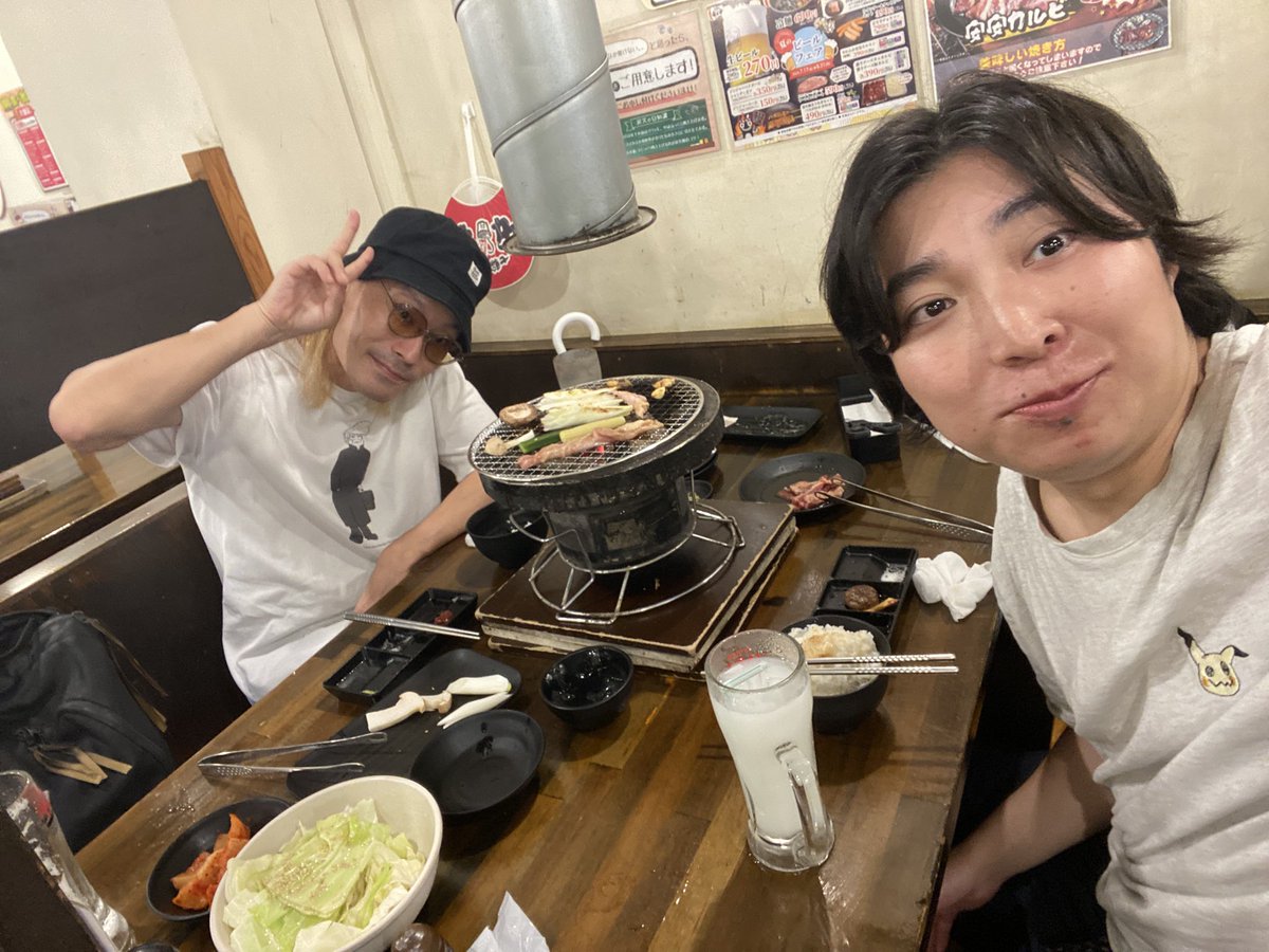 blizzard0828's tweet photo. キングオブコント
ユニットで挑戦しましたが敗退しました

敗因は
焼肉屋で野菜しか食べない細い先輩と
先輩のお金で笑顔でガチャガチャをやりまくる後輩のせいです

つまり無敵です https://t.co/JVc5LXJ97f