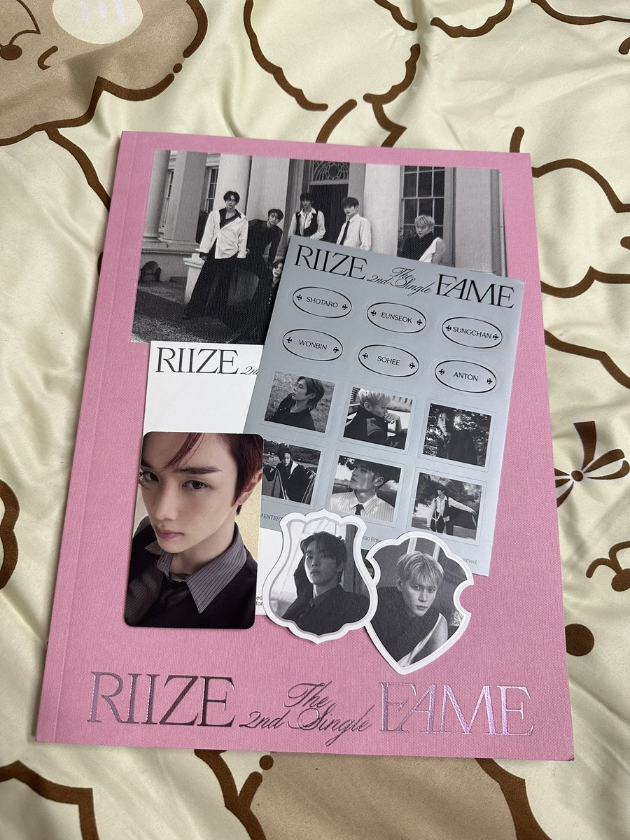 ismemomon's tweet photo. ได้รับบั้มแล้วค้าบบ ถึงมือปลอดภัยเรียบร้อย     คุนแม่ค้าน่ารักม้ากกกก เป็นบั้มที่ฟินและสวยสุด ๆๆ ขอบคุณมากนะค้าบบ 🤲🏻💖 #reviewjanly https://t.co/2vocdHqKik