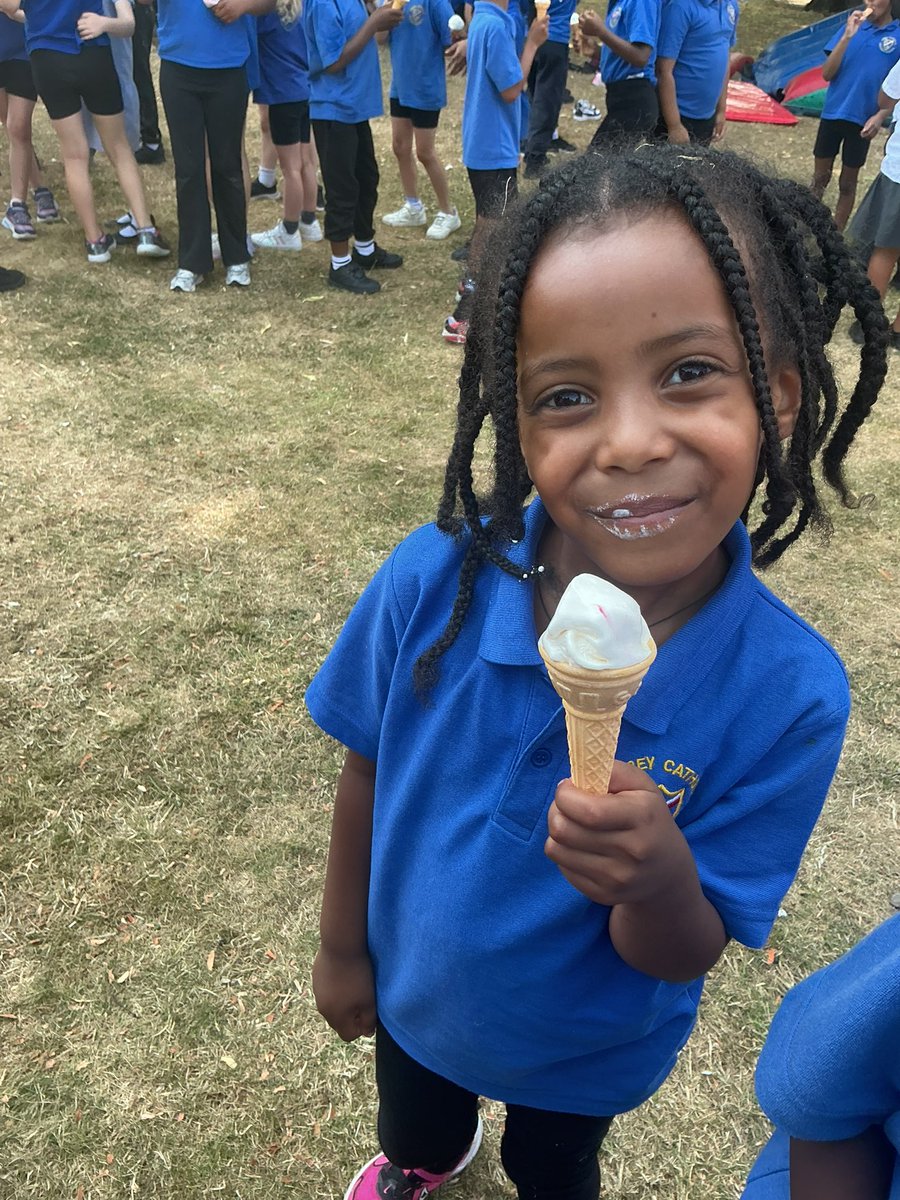 AbbeyPrimary's tweet photo. Enjoying a delicious refreshing treat in #y2 this afternoon #lovetheabbey https://t.co/LUqb8HmlrM