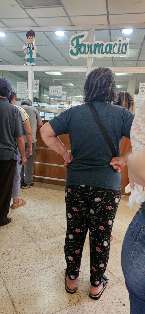 Armanbarret's tweet photo. Te preparas para ir a IPS entre salir de la casa y llegar me lleva 30min por suerte estoy cerca, haces la cola una hora, cuando te reciben le pasas tu papelito y la respuesta como siempre es "No hay" 
Vale la pena perder todo este tiempo?
Yo creo que si, de lo contrario muy cómodo para ellos.
En todo así estamos, pero aqui nosotros pagamos no es gratis,  al final eso de 
Vamos a estar mejor 
Fue el cuento de la buena pipa @SantiPenap