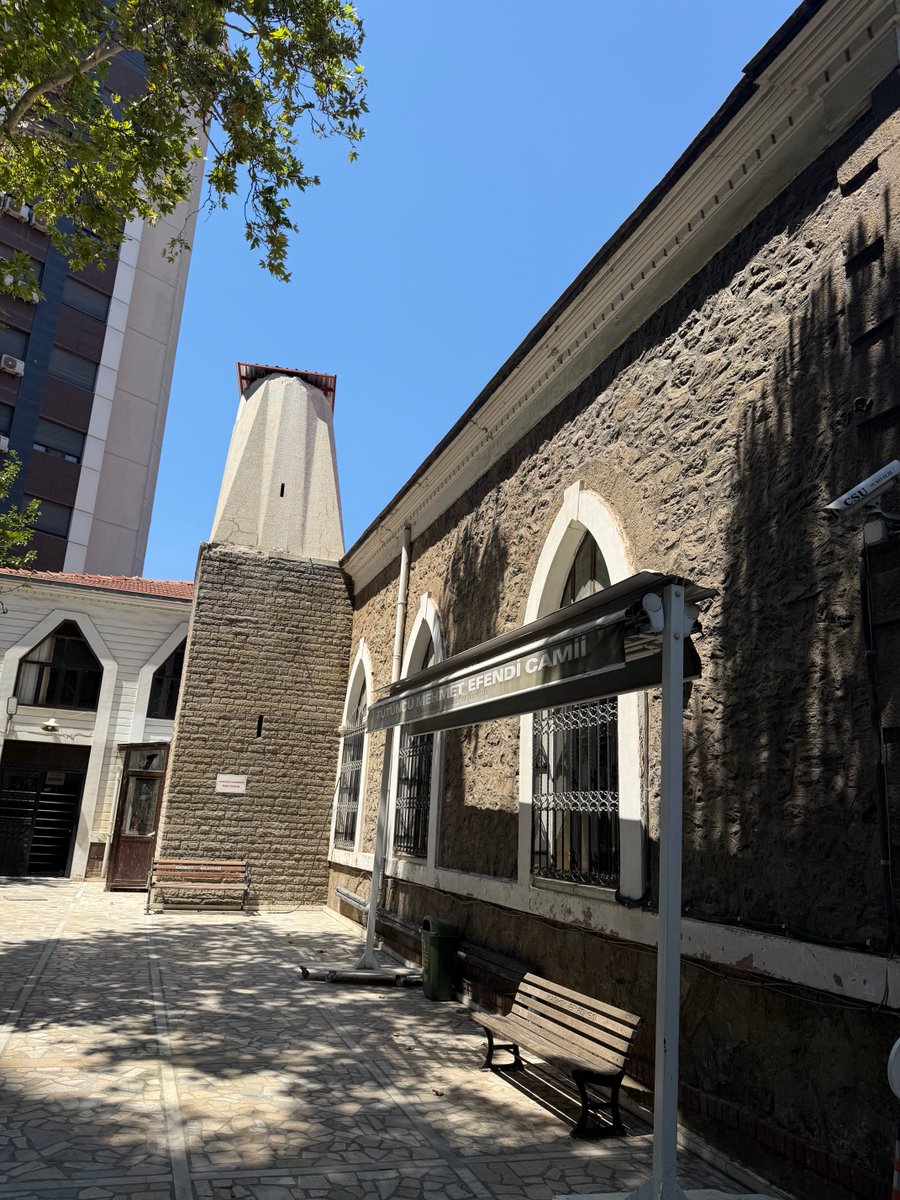 faruk_ibrahim_'s tweet photo. Bugün Cuma namazını 
#TütüncüMehmetEfendiCamii nde kıldık,Hocamız ile uzunca bir sohbetimiz oldu,Camiinin minaresi çevredekilerin dava açması sonucu deprem riski nedeniyle mahkeme kararıyla yıkılmış.Bu tarihi mabedin minaresini yeniden inşaa etmek için hep birlikte çalışacağız. https://t.co/iw1pUr4fQ6