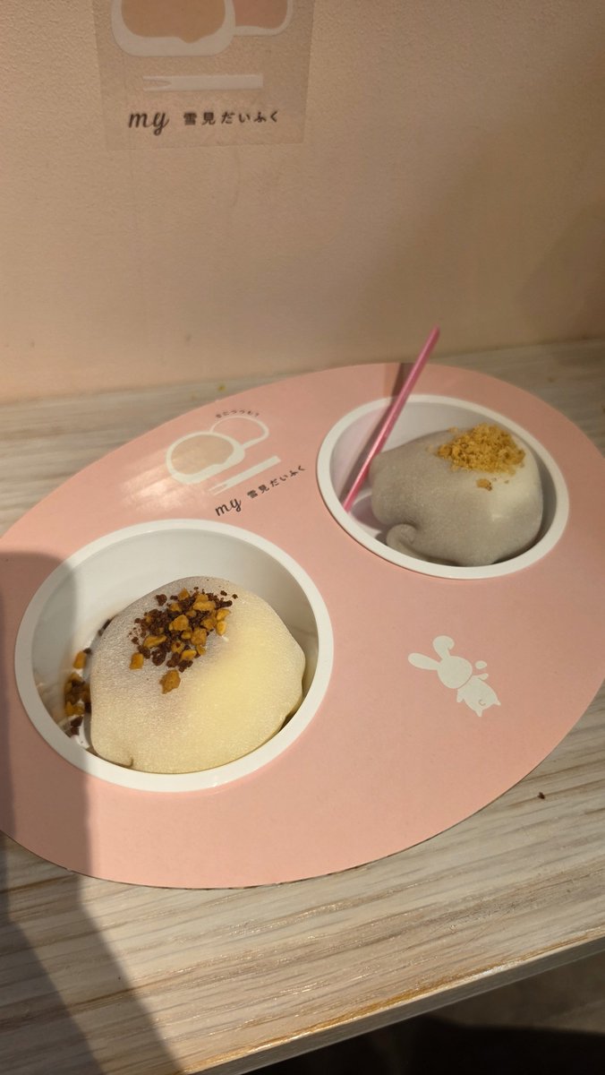 nagi10_sin's tweet photo. my雪見だいふく行ってきた！
オリジナルのもっちもちな皮と、色んな味が楽しめておいしかった☺️クリームチーズよかったな。
けどトッピングがあまりにも少なくてわかんなかった😂 https://t.co/K4dLOeey2X