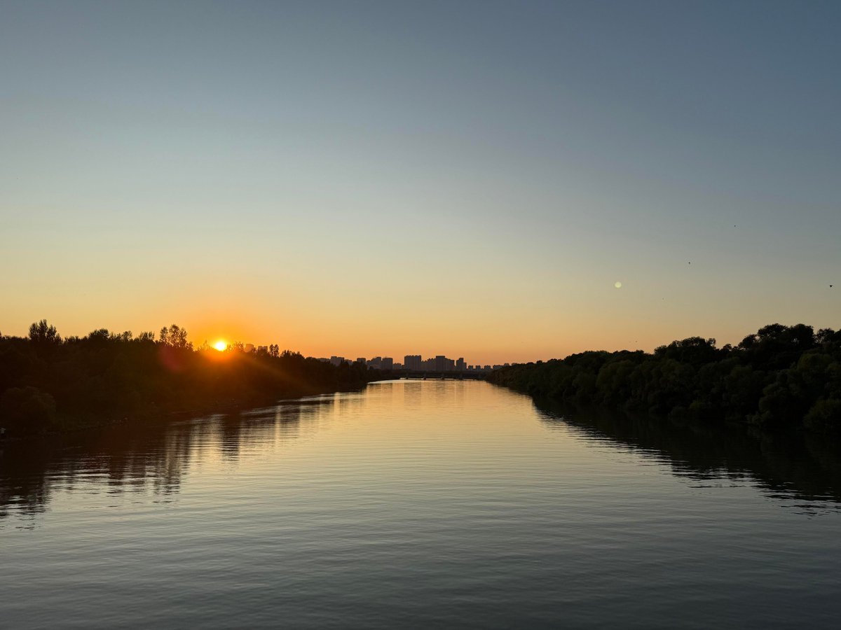 gimboug113071's tweet photo. Exciting news! Our campus Photography Club is hosting a free sunset photography walk this Saturday 5PM at the Central Lake. Beginners welcome—just bring your camera/phone and your passion! Meet by the lake’s pavilion, snacks provided. Tag a friend who’d love to join! https://t.co/0B9ms34FGK