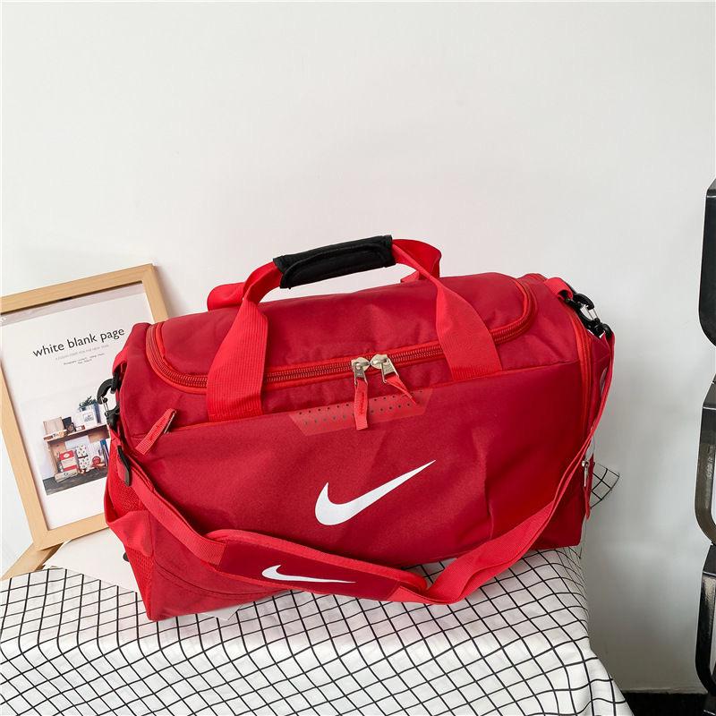 onepilato9's tweet photo. Nike duffle bags available 
300 cedis each https://t.co/TVpRl4i56n