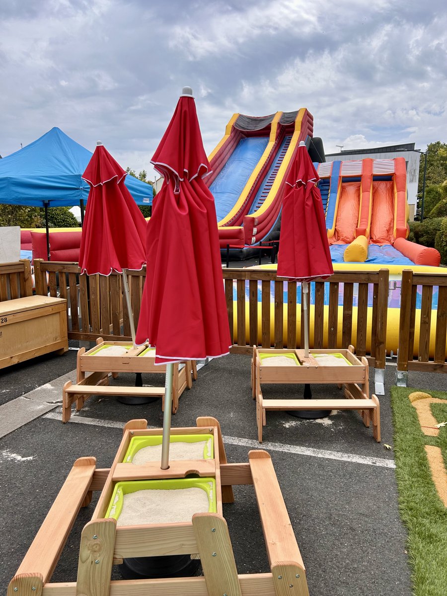 VilleDeClamart's tweet photo. Comme un air de bord de mer sous les cocotiers 🌊... Bienvenue à #ClamartPlage 🏝️ !
Parasols, transats et ambiance tropicale : profitez d'une parenthèse estivale sans quitter #Clamart.
Rdv dès ce samedi 18 juillet à 10h pour 3 semaines de dépaysement 👉 https://t.co/aYnQTv1bmG https://t.co/tojLcvs5Uw