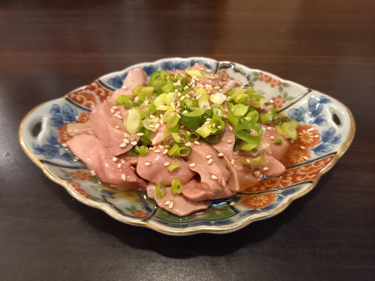 1000pou's tweet photo. 出張終わったのでちょっとだけ飲みにきた
このレバーとほぼ汁なし担々麺な焼きそばが酒に合うねんな https://t.co/UEQUTeY5JY