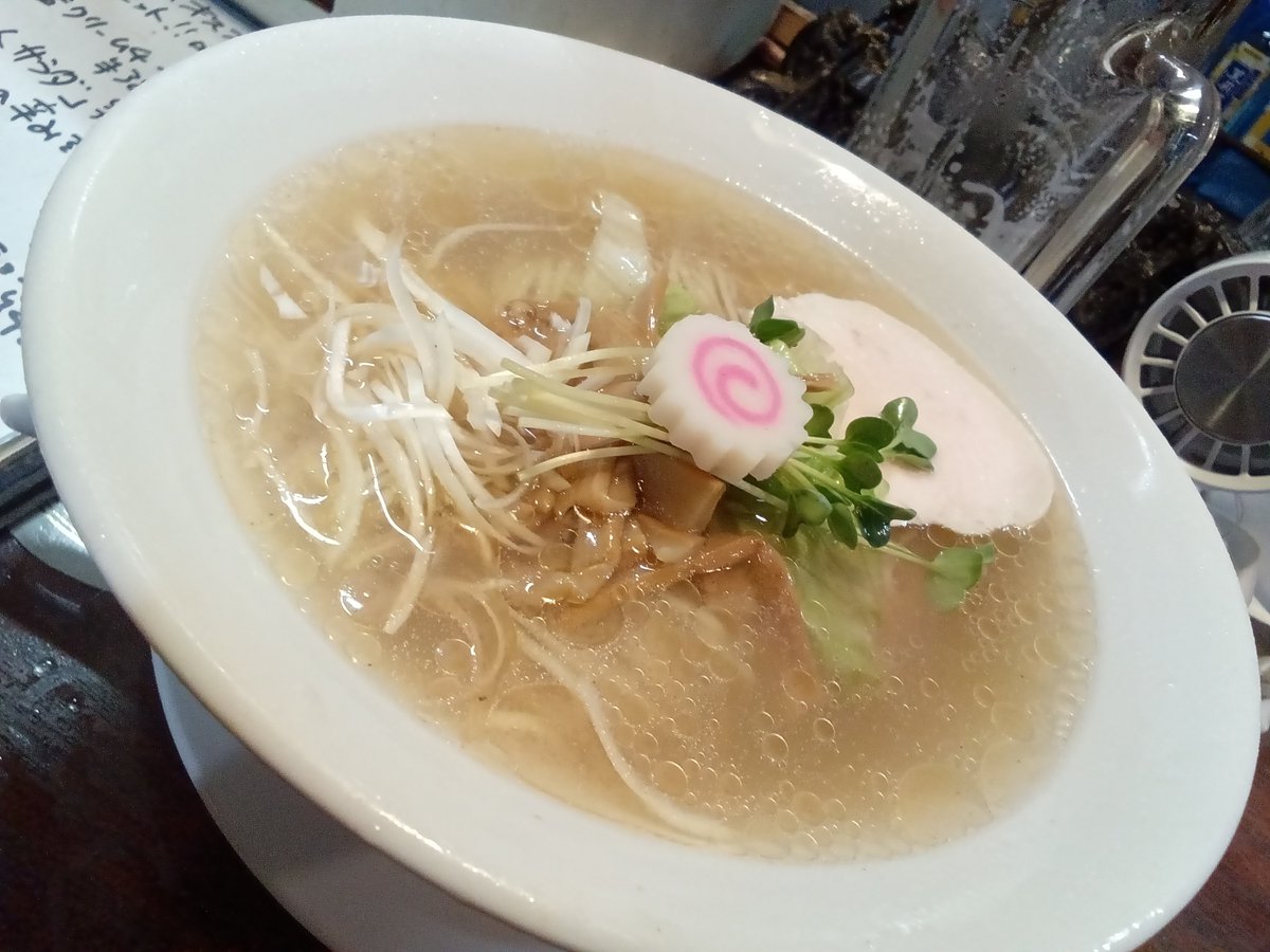 koikekazuki0950's tweet photo. 7/17【麺酒処 ふくろう】横浜市戸塚区、戸塚駅から徒歩7分。昨日から始まった期間限定、はまぐり✕トマトのダシラーメン冷塩1280円。レタスのおひたしが良いアクセント。ホルモンジャンハーフ、バクダン。長友店主、早苗さんご馳走様！ https://t.co/P6WyufoT2G