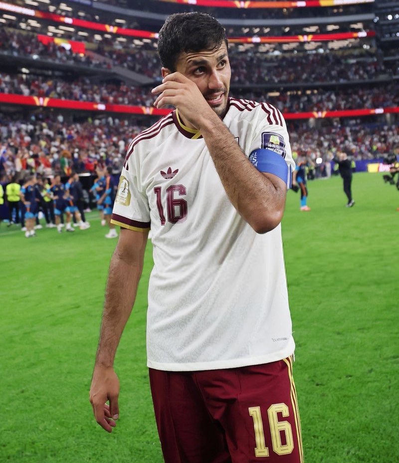 InMadridX's tweet photo. 🚨🚨🚨🚨🚨🚨🚨🚨🚨🚨🚨🚨🚨🚨🚨

عااااااااااااااااااااااااااااااااااااااااااااجل — كادينا سير | 

اهتمام ريال مدريد بالتعاقد مع رودري لم يتراجع. 🇪🇸💣 https://t.co/qvKZU7zTww
