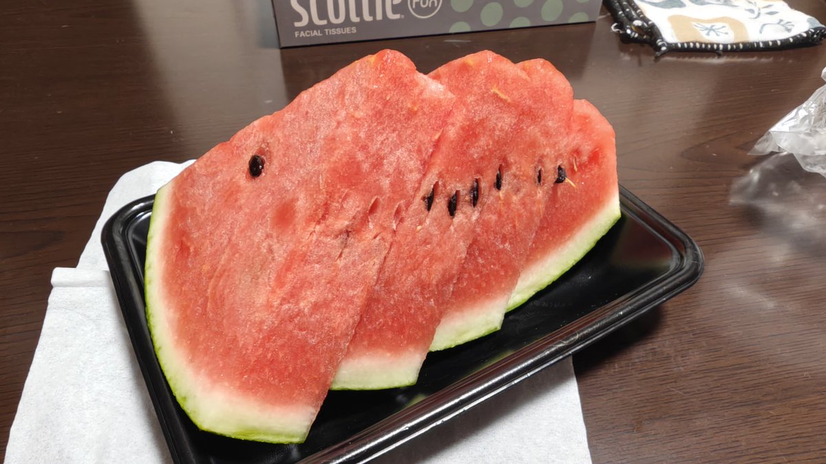 デザートターイム🥰 今年初のスイカー🍉😋 中々に甘くて美味しかった