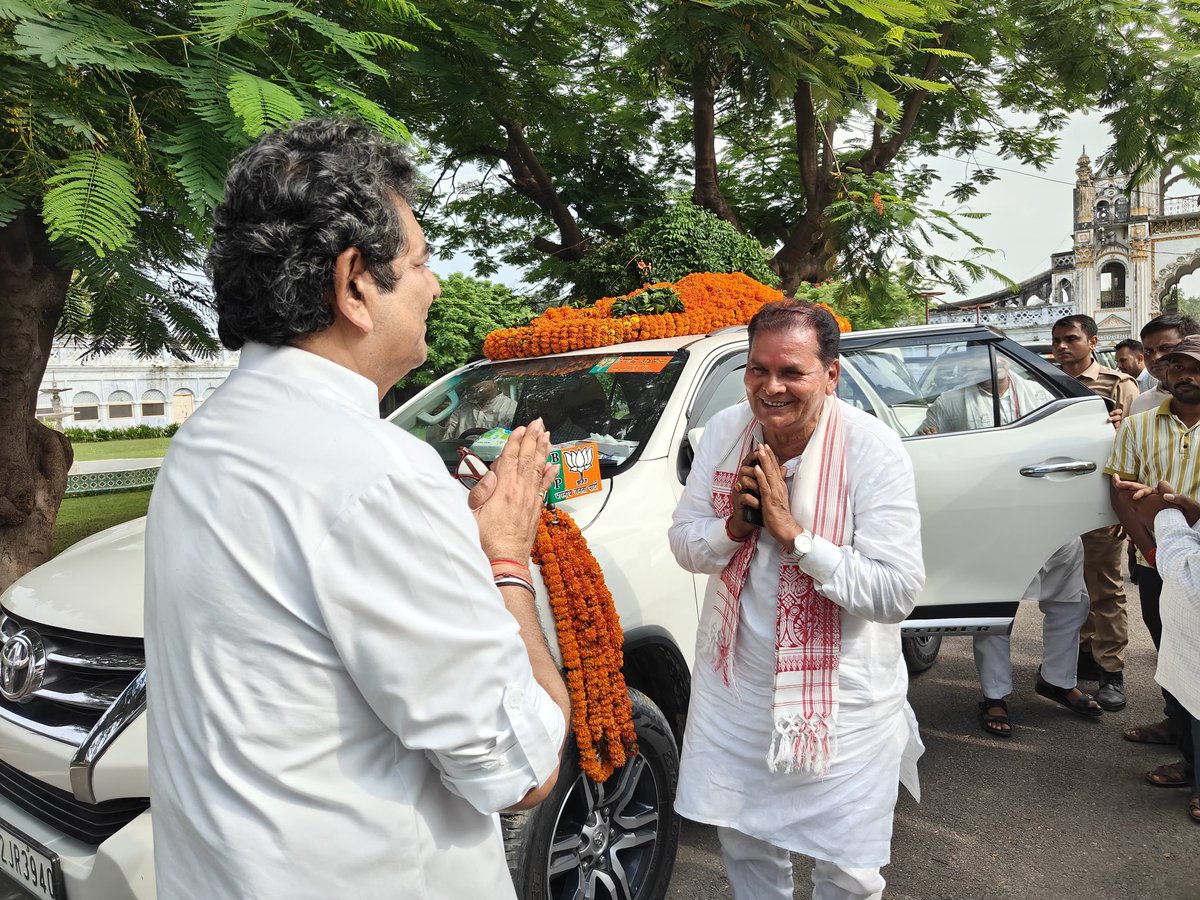 SinghRPN's tweet photo. आज पडरौना स्थित मेरे आवास पर भारतीय जनता पार्टी के नवनियुक्त क्षेत्रीय अध्यक्ष श्री विनोद राय जी से आत्मीय भेंट हुई। इस अवसर पर उन्हें इस नवीन दायित्व के लिए हार्दिक बधाई एवं शुभकामनाएं दीं।

पूर्ण विश्वास है कि आपके ऊर्जावान नेतृत्व में संगठन नई ऊँचाइयों को प्राप्त करते हुए और अधिक सशक्त एवं व्यापक बनेगा।

@BJP4UP