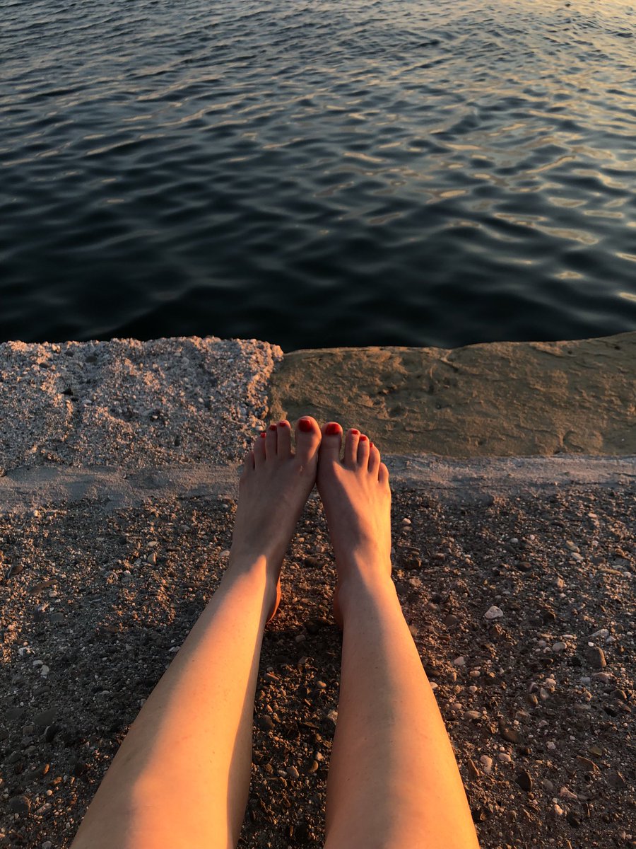 spoillennox's tweet photo. my feet really do live rent-free in your mind https://t.co/cAn05t20BS