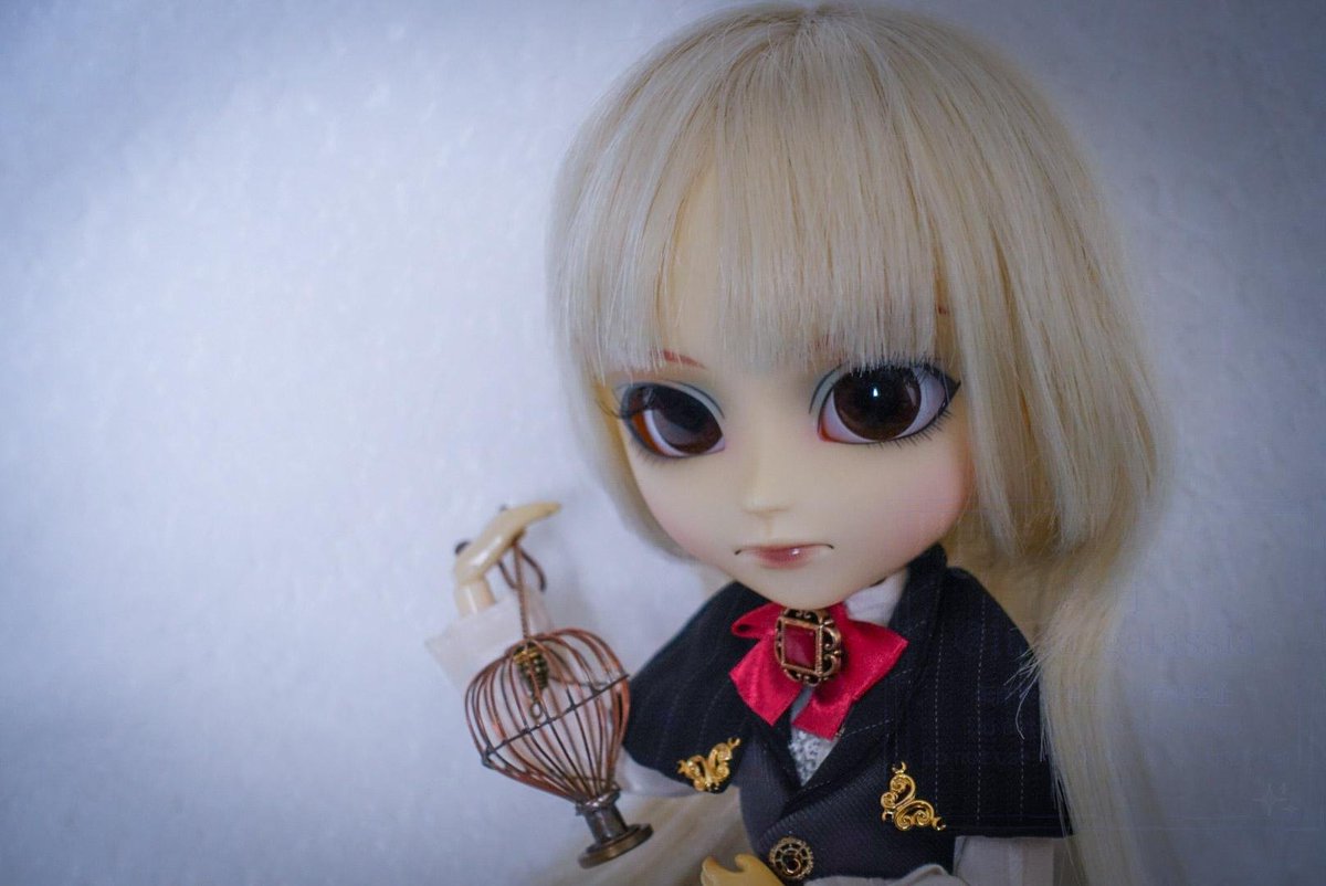 luna_galassia's tweet photo. 以前から何度かご縁をいただいているLucy様（@lucy97017586 ）の気球オブジェを、先月のドールマーケットでお迎えしました。

いつも素敵な作品とディスプレイで楽しませていただいています。

自由気ままな印象の気球を、重厚でスチームパンクな雰囲気にされていて一目惚れしました。

袋も素敵です。 https://t.co/iDniPEEbdE