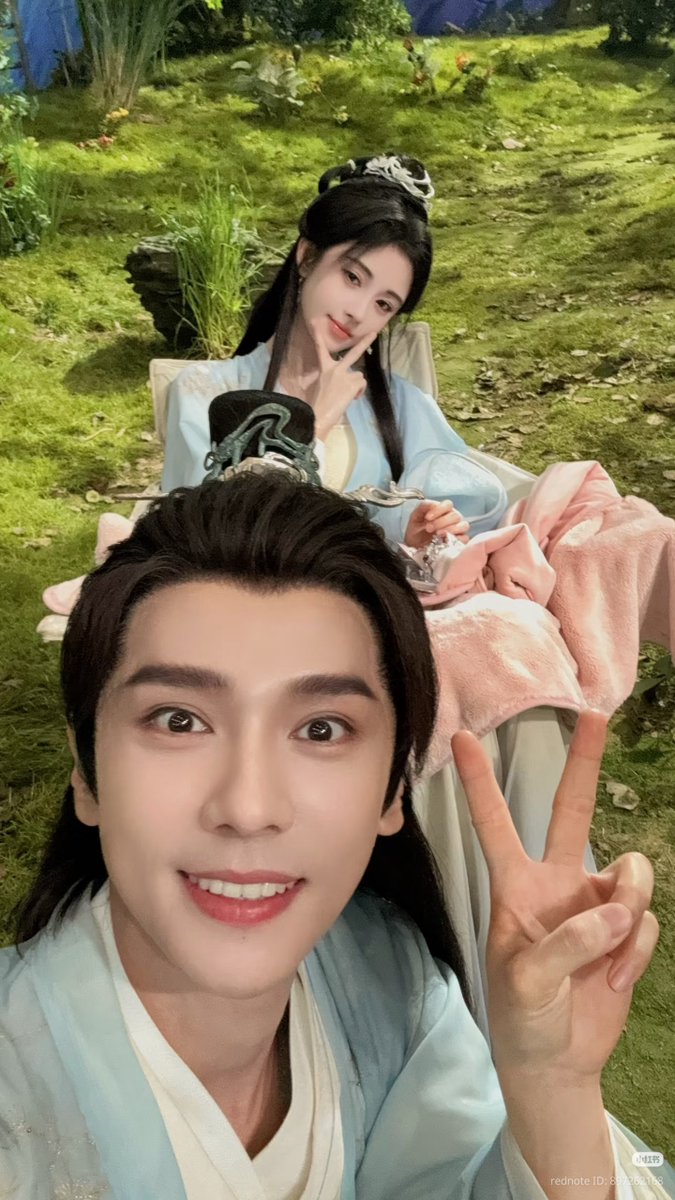 jitanyin's tweet photo. Guo Haojun share photos with Song Weilong and Ju Jingyi.

#TheEternalFragrance #千香 https://t.co/wGR6Sfkokm