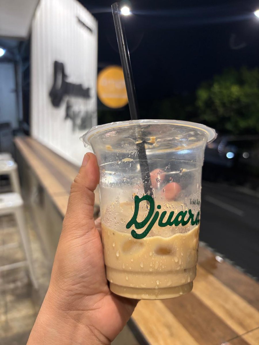 dEsysssetya's tweet photo. Tim kopi sebelum PWO ☕️🏋🤎 🙌 
Mood workout w/ Kopi Djuara rasa Palma favoritkuu 🤤👋 sapa tau ada yg mau take away, aku share link aja yaa krn udah malem wkwk  https://t.co/YksfpLjFWi Semarang only yaww https://t.co/er6O9jOsMb