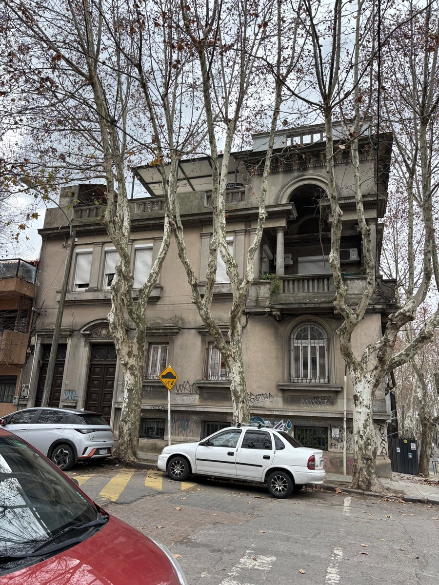 1masparatender's tweet photo. El sueño de todo parquerodense comprar ese caserón y restaurarlo https://t.co/8Mcj4g9XXm
