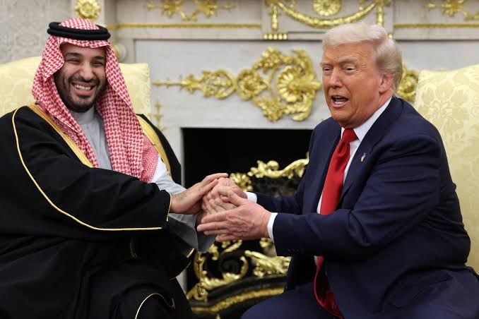 MarioNawfal's tweet photo. 🇺🇸 A newly declassified file just exposed which world leaders wanted Trump gone in 2020.

An August 2020 U.S. intelligence assessment breaks down how different foreign governments felt about Trump winning a second term:

🇸🇦 Saudi Arabia: Crown Prince MBS was nervous about Trump losing. He saw him as the "most Saudi-friendly" president they'd ever had.

🇮🇷 Iran: wanted Trump gone, mainly because of his sanctions campaign and his talk of changing the regime in Tehran.

🇹🇷 Turkey: Erdogan tried to quietly sway U.S. candidates, convinced big parts of the U.S. government are anti-Turkey.

🇩🇪 Germany: Merkel "almost certainly" hoped Trump wouldn't win again.

The interesting part? It wasn't just enemies like Iran wanting him out. Even one of the U.S.'s closest allies was quietly hoping he'd lose, while the Saudis were basically the only ones rooting for him to stay.

Source: @TabzLIVE / Writer: Daniyal