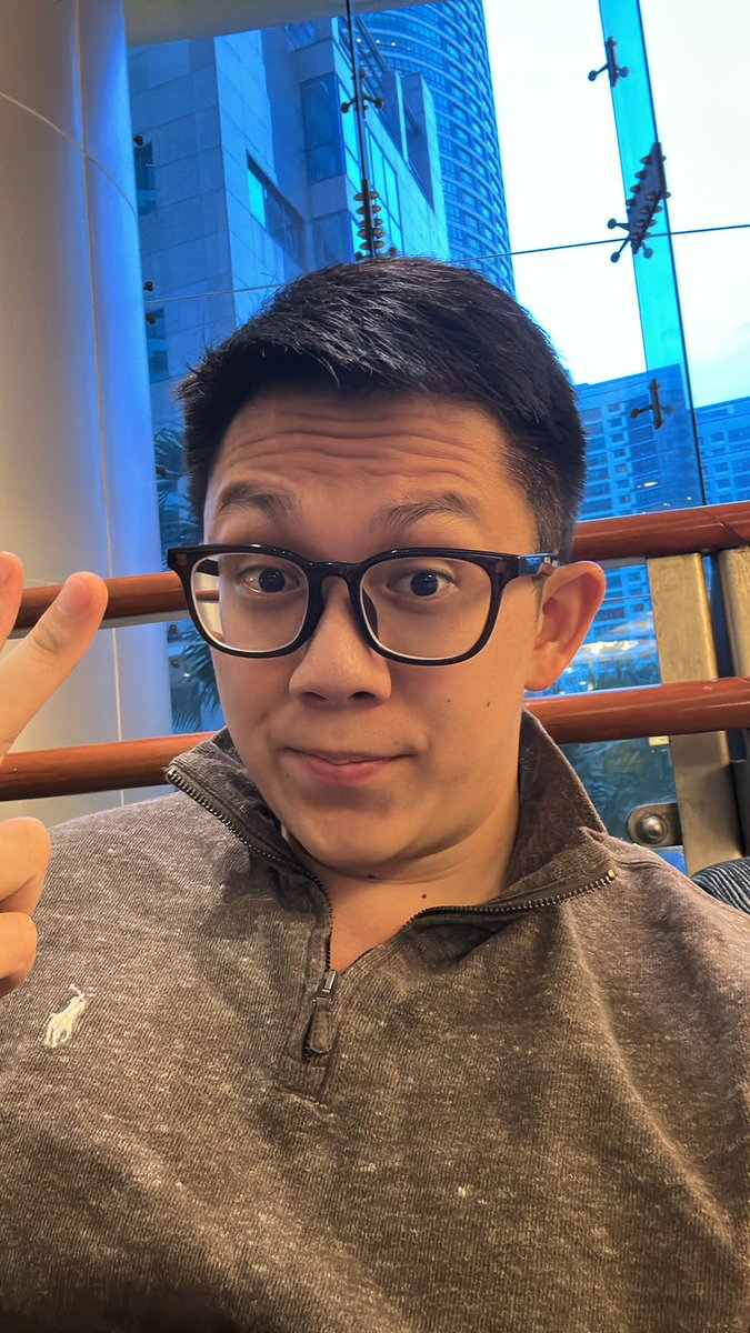 adrielyong's tweet photo. this is who runs this account https://t.co/mNfV3q4jQD