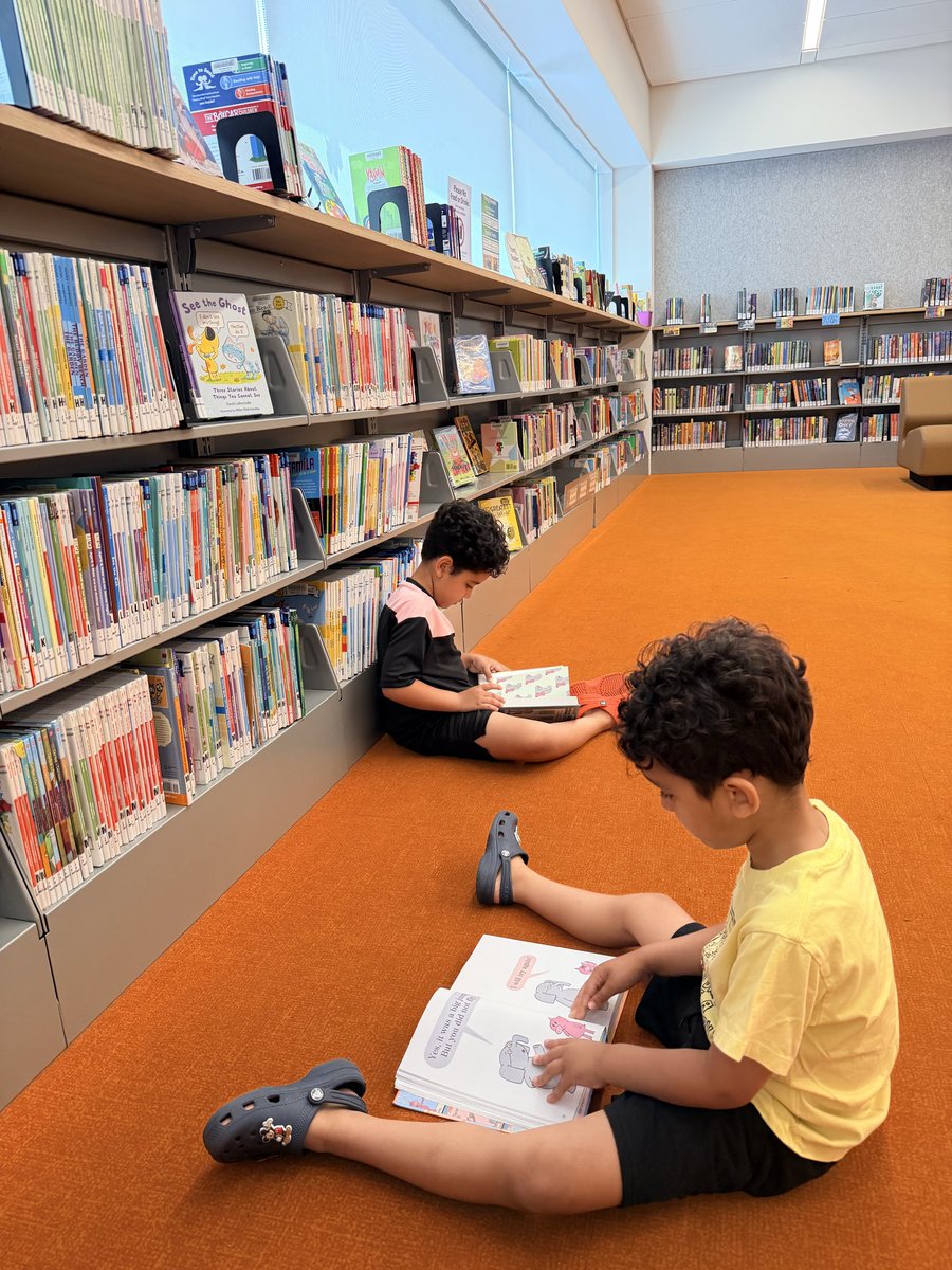 Aztmyy_3's tweet photo. 🌳📚☀️ https://t.co/UeJdchNIuU